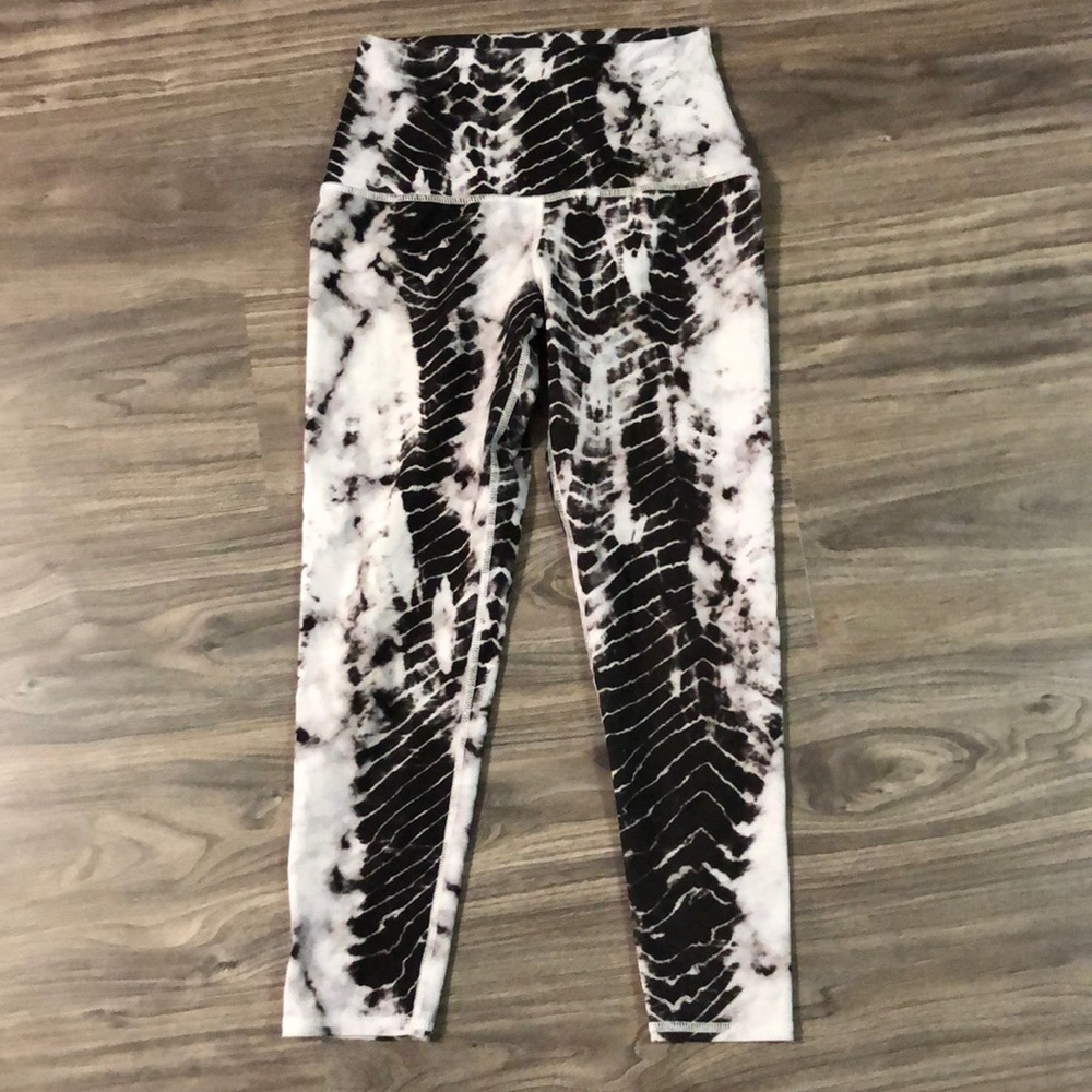 Evolution and Creation Mia Athletic Capri
